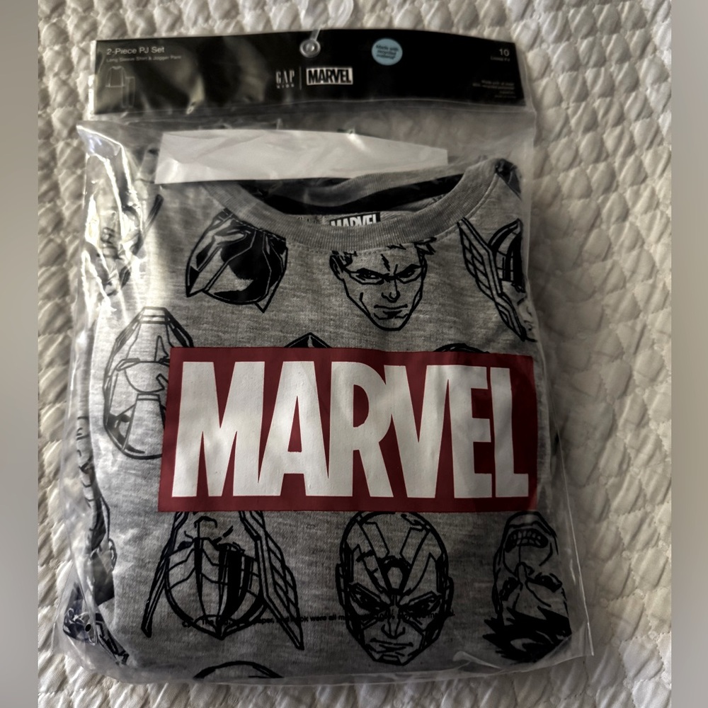 GAP kids Marvel Gray Graphic Pajama Set
